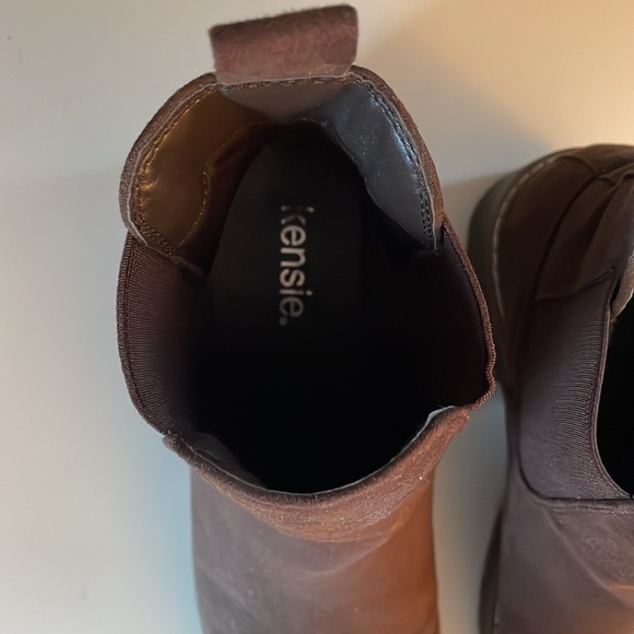 Kensie 9M Chelsea Boots - Picture 2 of 6